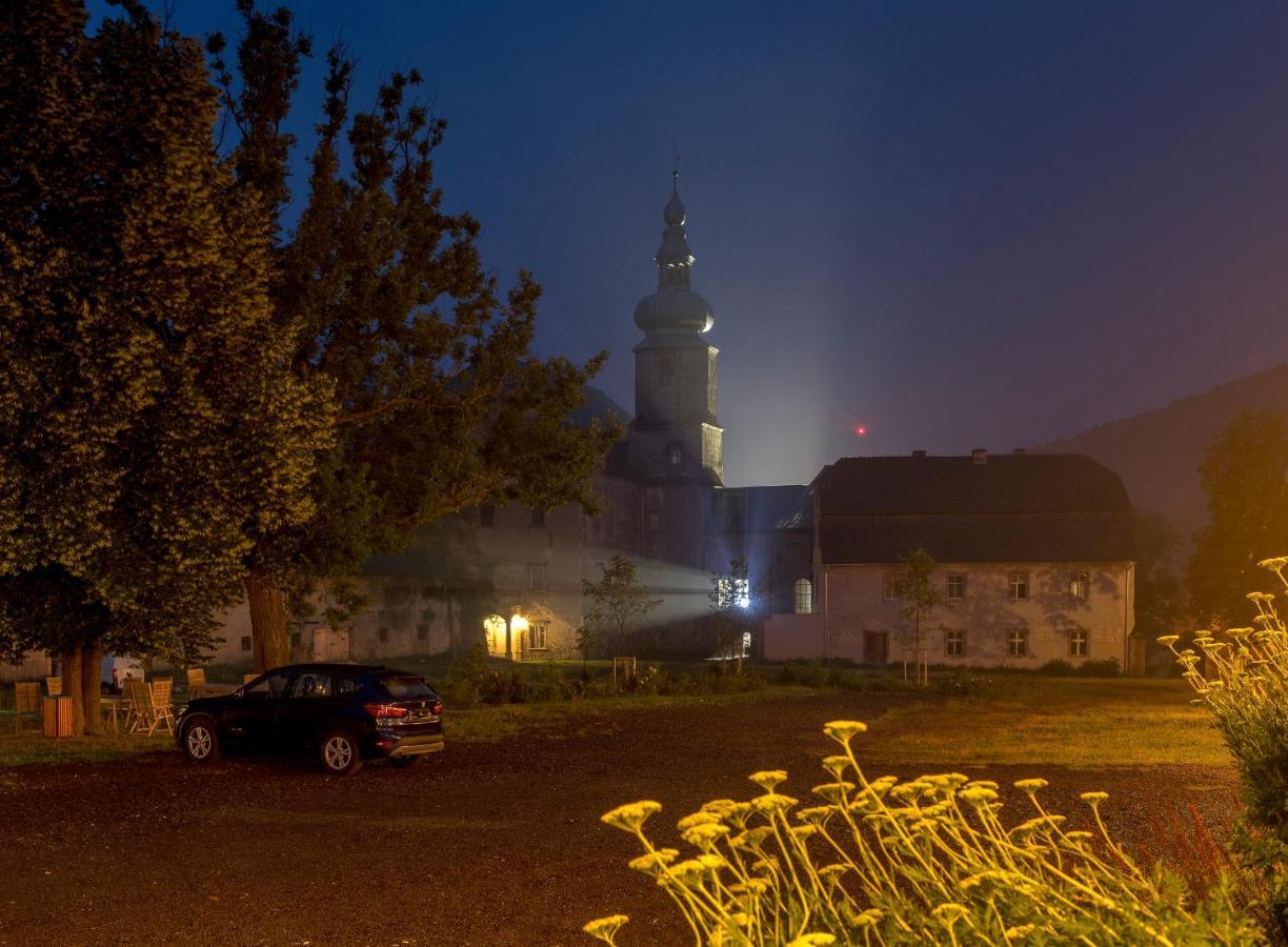 Zamek Sarny - Schloss Scharfeneck Kłodzko Buitenkant foto