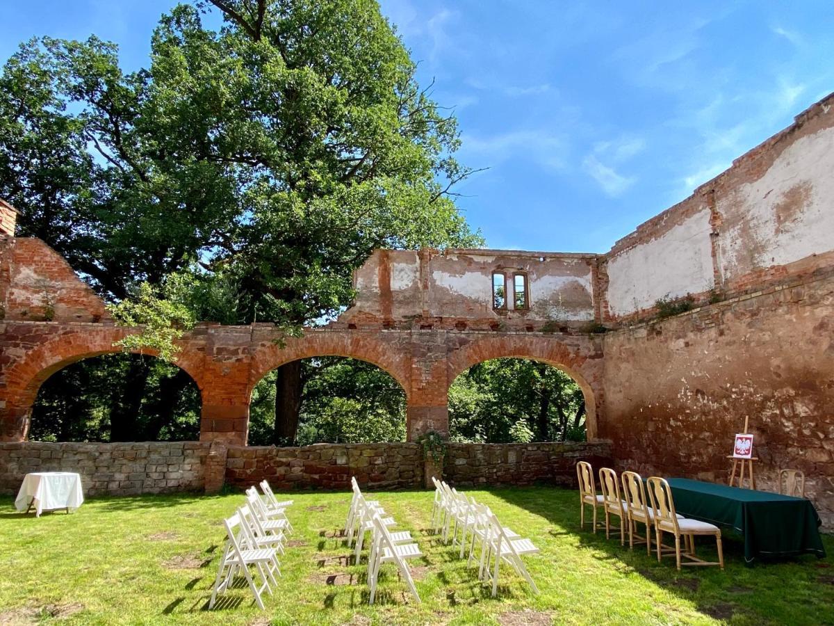 Zamek Sarny - Schloss Scharfeneck Kłodzko Buitenkant foto