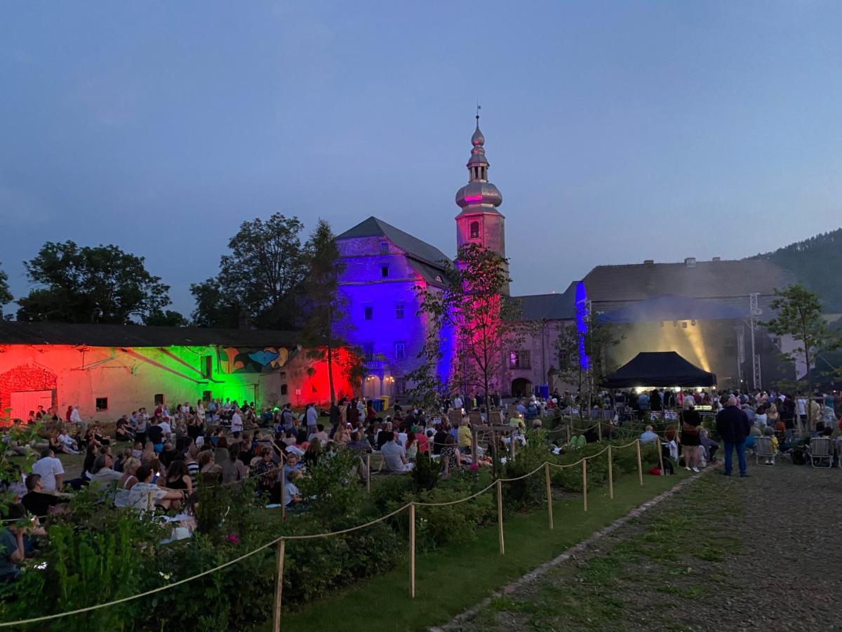 Zamek Sarny - Schloss Scharfeneck Kłodzko Buitenkant foto