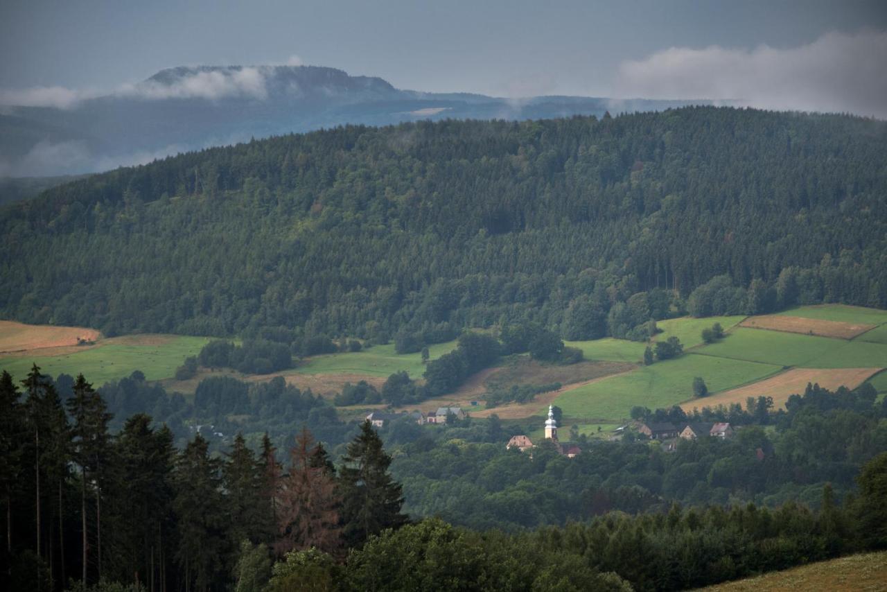 Zamek Sarny - Schloss Scharfeneck Kłodzko Buitenkant foto