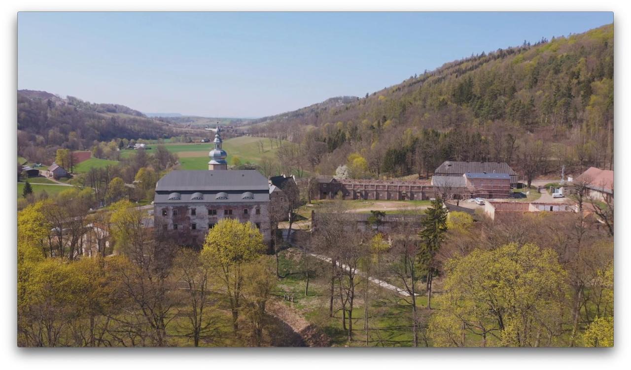 Zamek Sarny - Schloss Scharfeneck Kłodzko Buitenkant foto